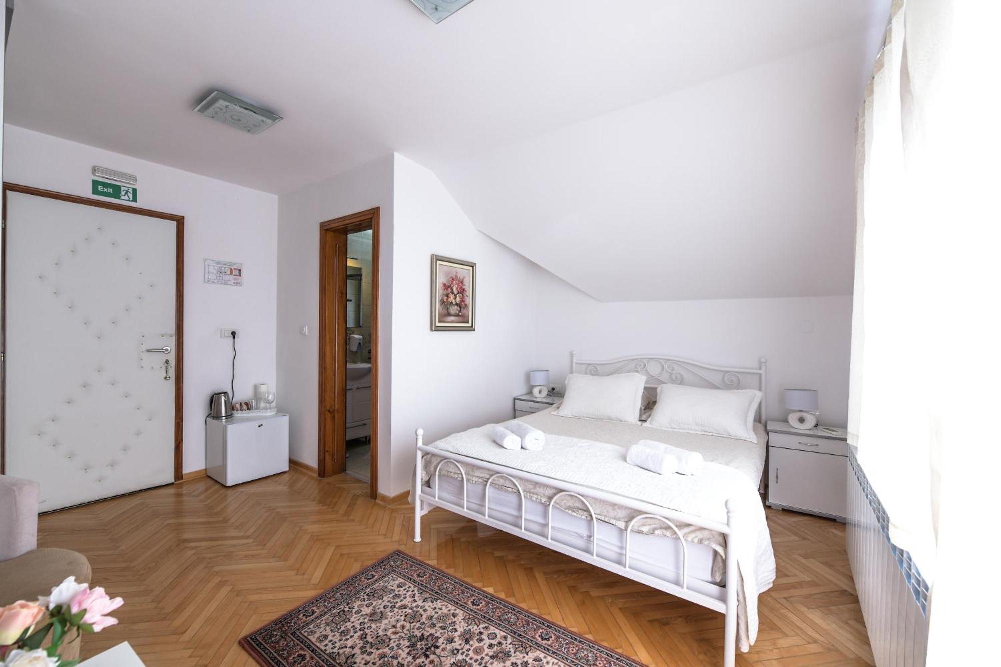 Suncani Breg Apartments Vrdnik Habitación foto